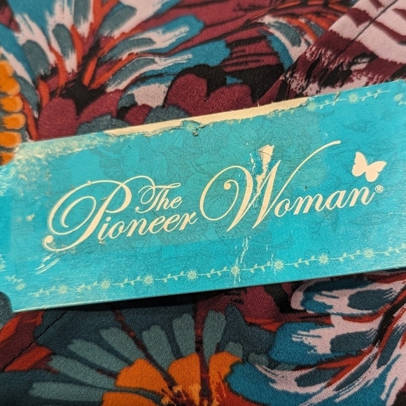 New The Pioneer Woman V neck Cascade Caplet Ruffle Blouse, Olive / Wine size L - Picture 8 of 8